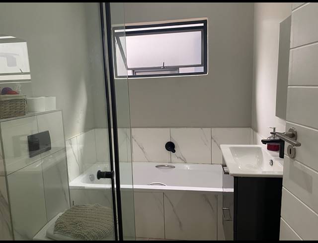 3 BEDROOM TOWNHOUSE TO LET IN PALM LAKES ESTATE